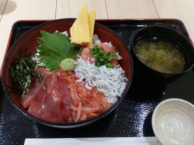 駿河丸の大漁漁師丼
